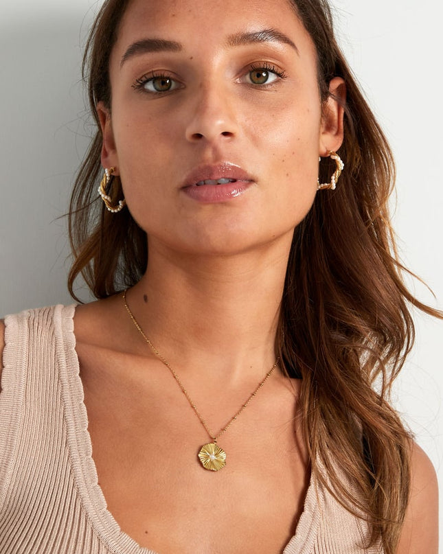 bolletjes ketting met simpele bloem