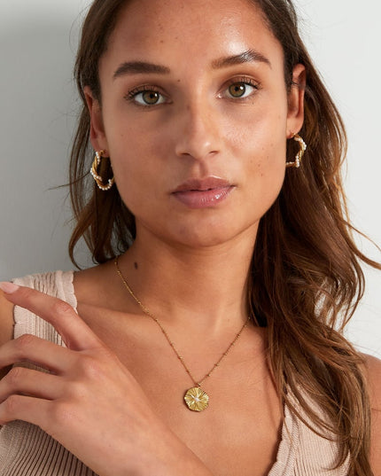 bolletjes ketting met simpele bloem