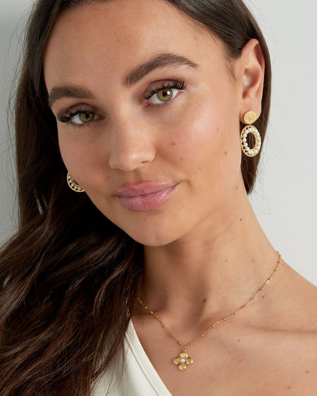 bloemen ketting met parel