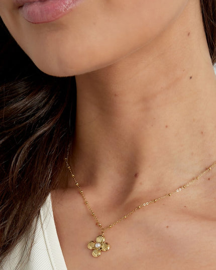 bloemen ketting met parel