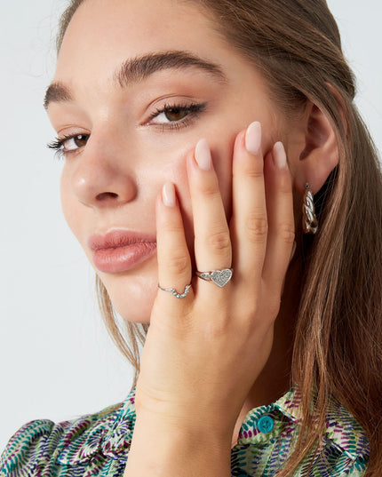 ring maan met steentjes