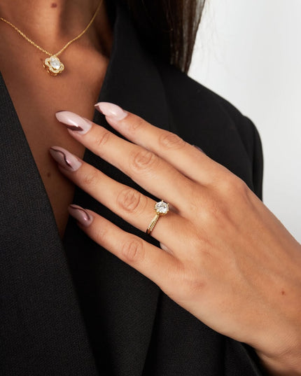 Ring steen met steentjes - Goud kleur - 16