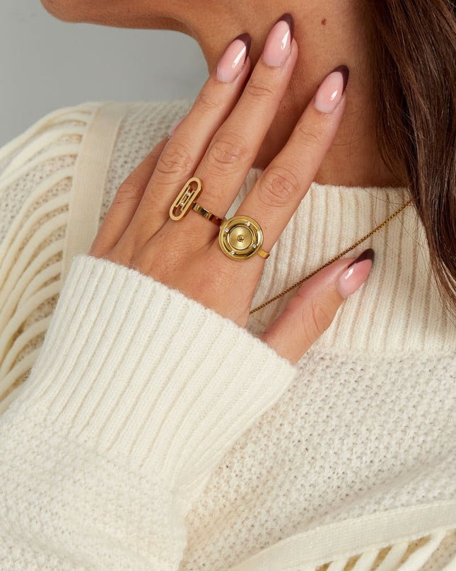 ring rond met steentjes