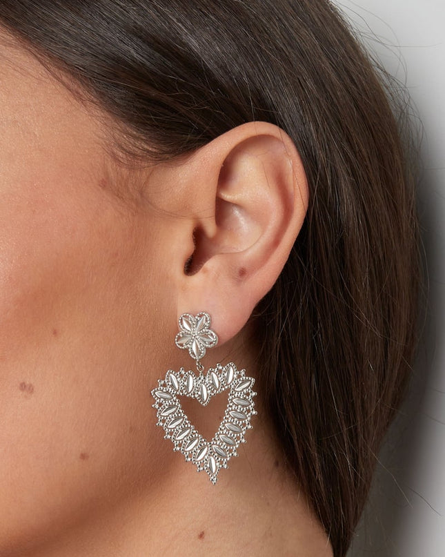 bloem oorbellen met hartvorm hanger