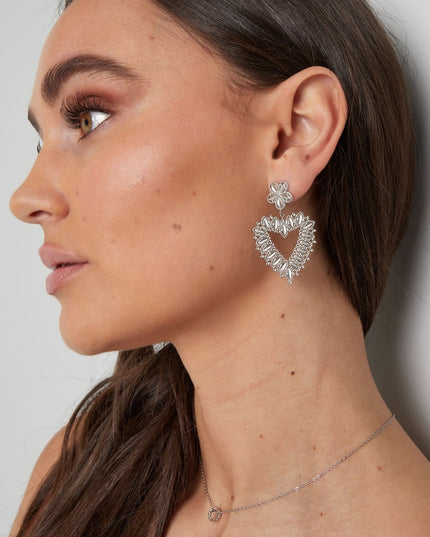 bloem oorbellen met hartvorm hanger