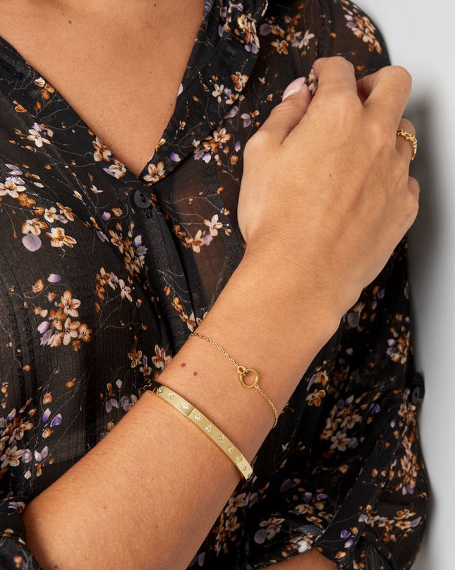 armband verbonden bedel