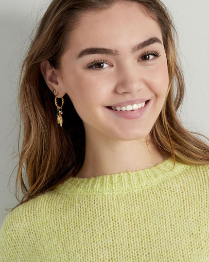 Oorbellen met hand en parelshangers