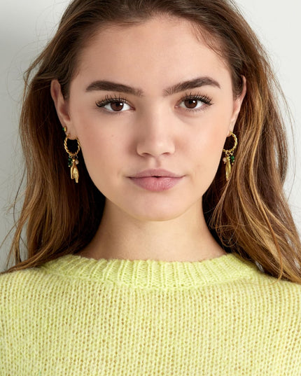 Oorbellen met hand en parelshangers