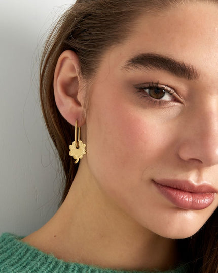 oorbellen langwerpig met bloem