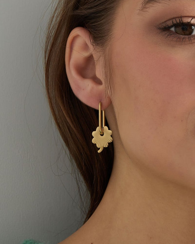 oorbellen langwerpig met bloem