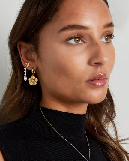 oorbel met schattige bloemhanger