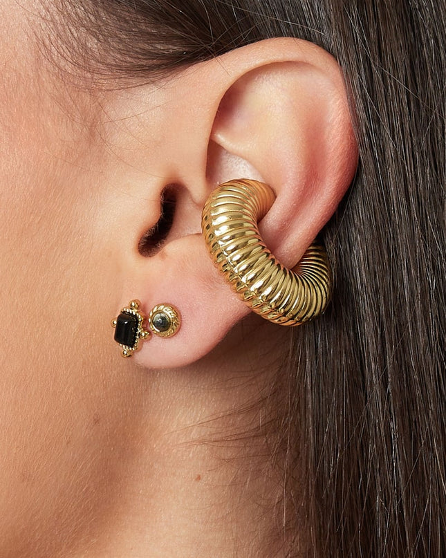 ear cuff met ribbels