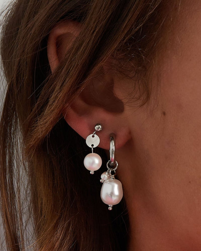 oorbel met kleine parelhanger