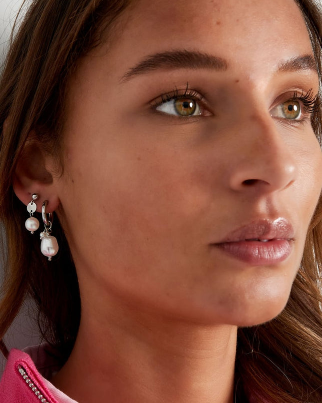 oorbel met kleine parelhanger