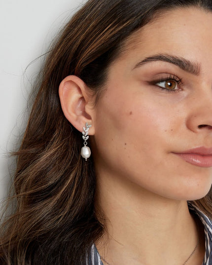 oorbellen met blaatjes en parel