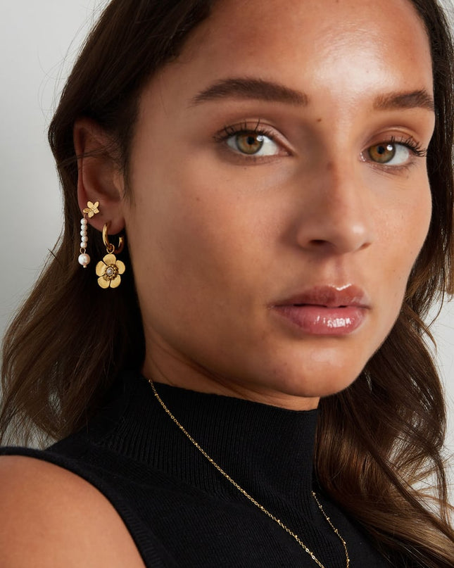 bloemen met parelhanger