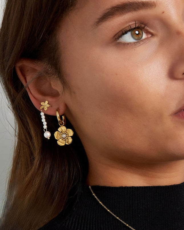 bloemen met parelhanger