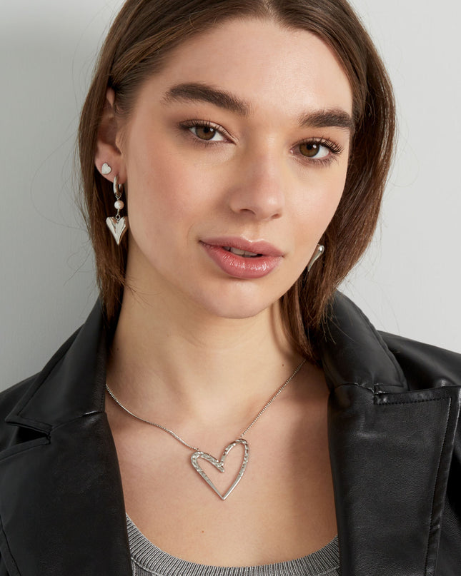 oorbel met parel en hartjes hanger