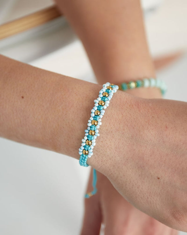 Gevlochten armband met bloemetjes - roze/Goud kleur 