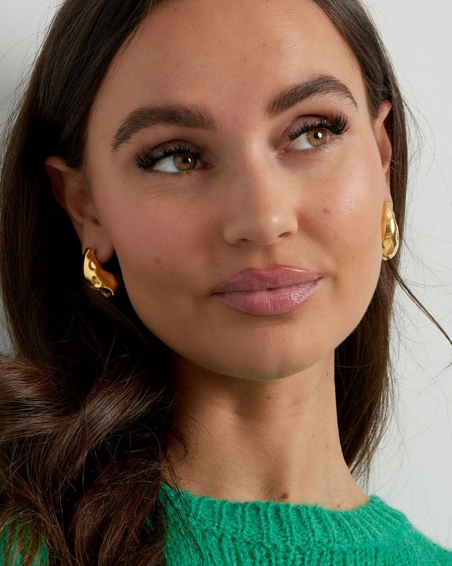 gedeukte druppel oorbellen