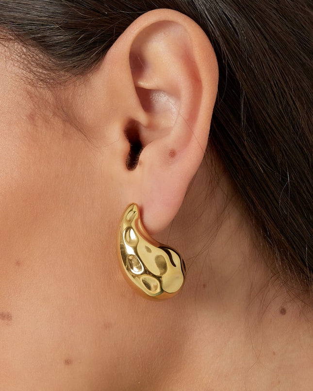 gedeukte druppel oorbellen