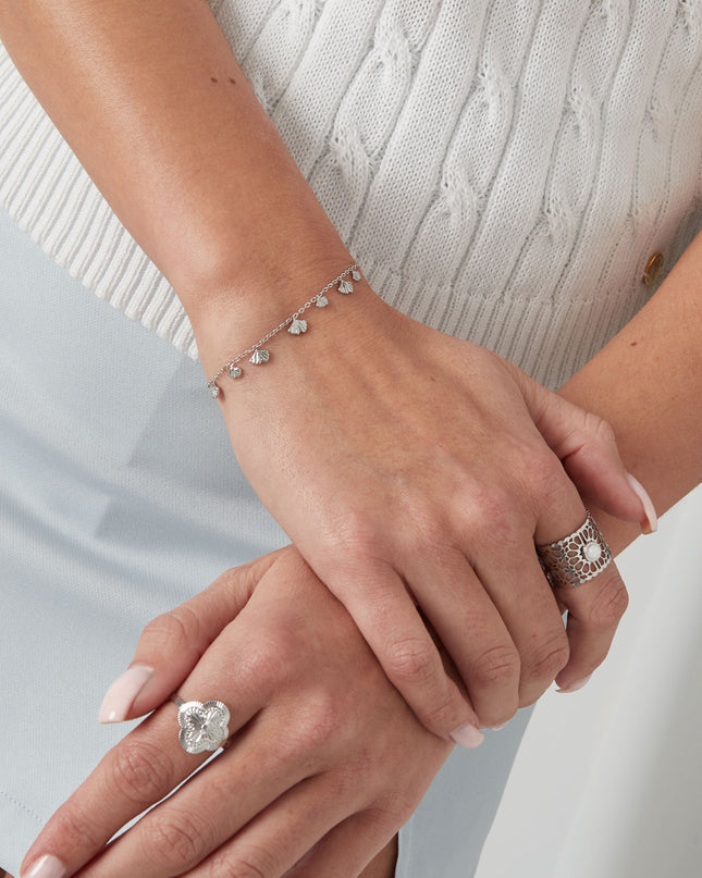 klassieke armband met schelp bedels