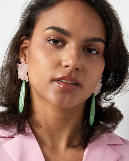 Lelie oorbel met groene druppel