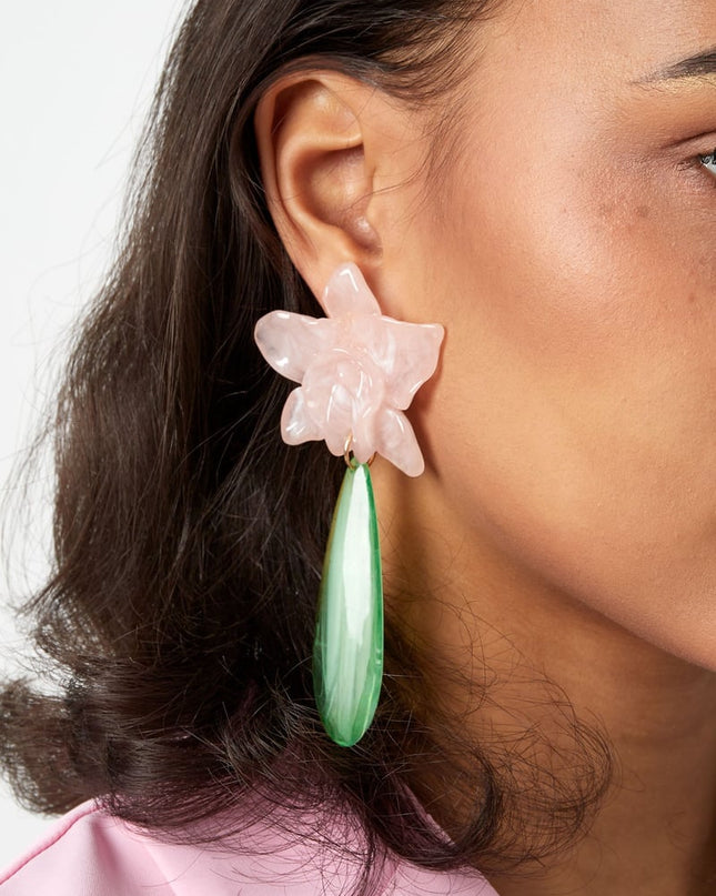 Lelie oorbel met groene druppel