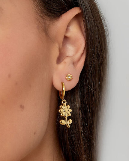 basic oorbellen met bloem bedels