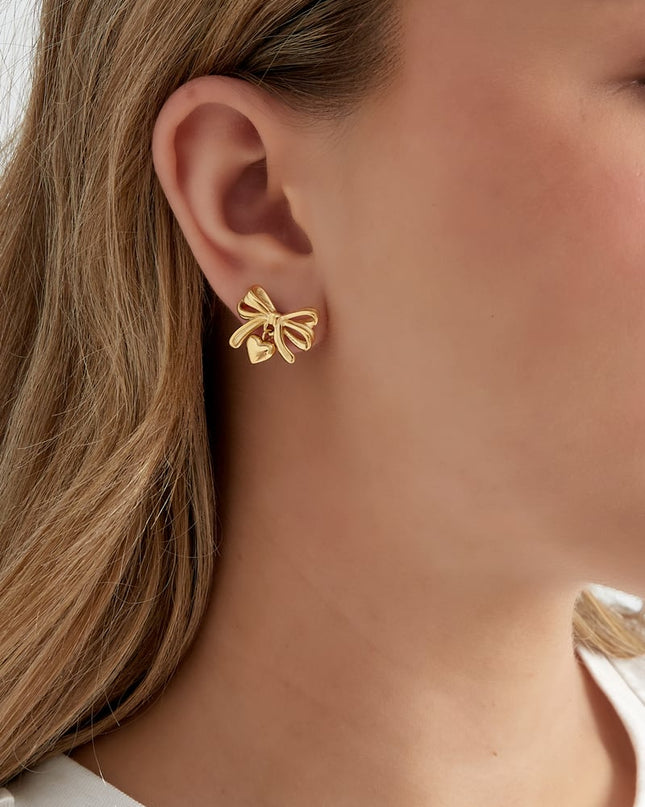 strik met oorbellen met hartje