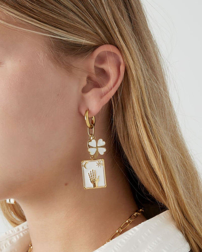 oorbellen raise your hand