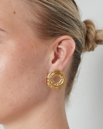 earrings structured round