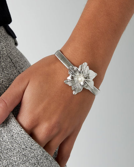 blooming flower bangle armband