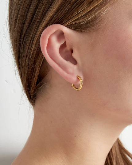 refined relief oorbellen