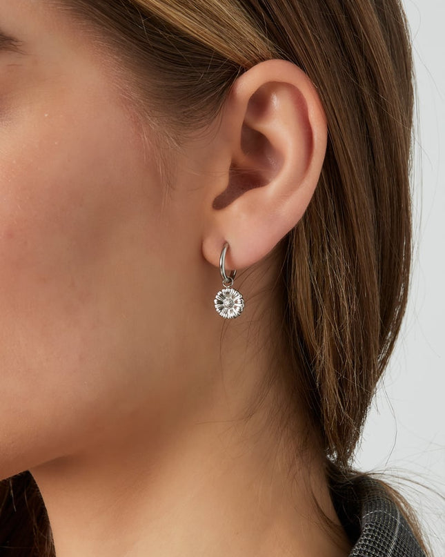 flora charm oorbellen