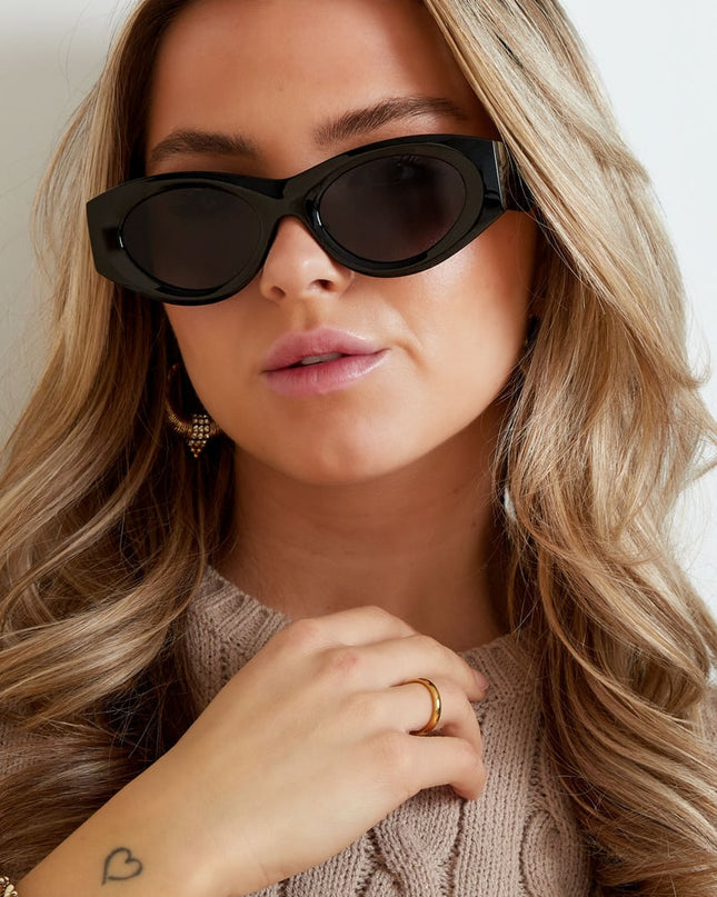 Retro look a like sunglasses - black