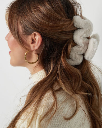 Hair clip fluffy zigzag - white