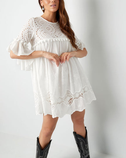 Dress embroidered details white