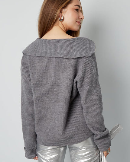 Neutral knit sweater - black