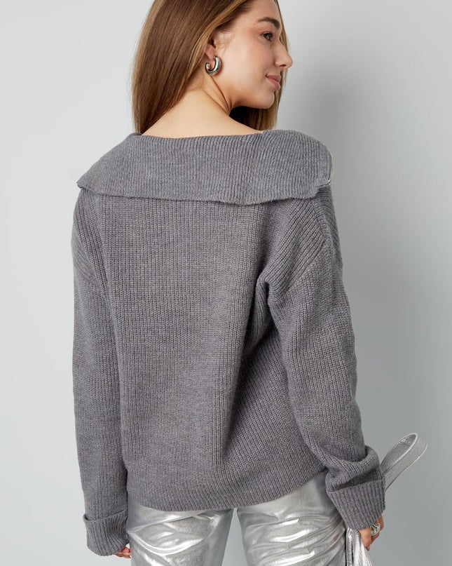 Neutral knit sweater - black