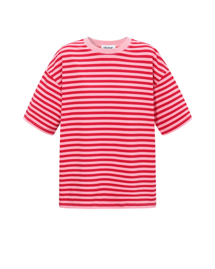 Het kleurrijke gestreepte T-shirt