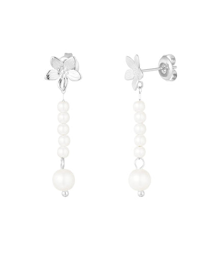 bloemen met parelhanger