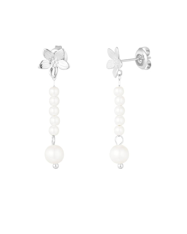 bloemen met parelhanger