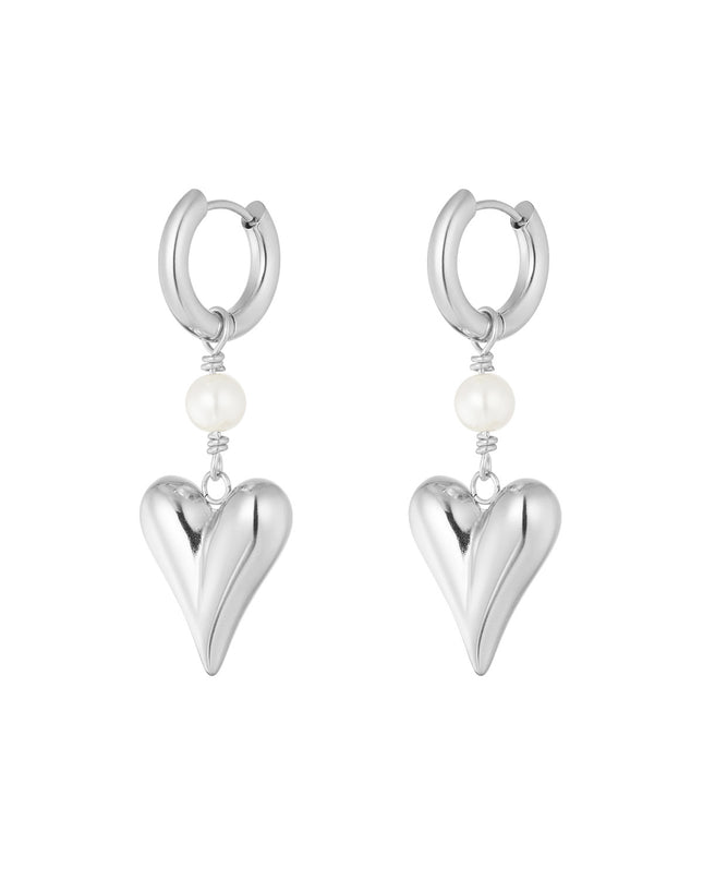 oorbel met parel en hartjes hanger