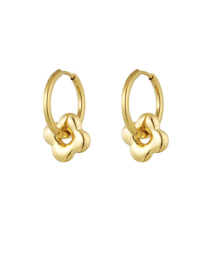 basic oorbellen met klaverbedel