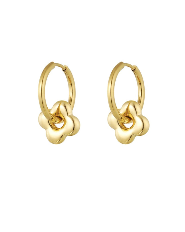 basic oorbellen met klaverbedel