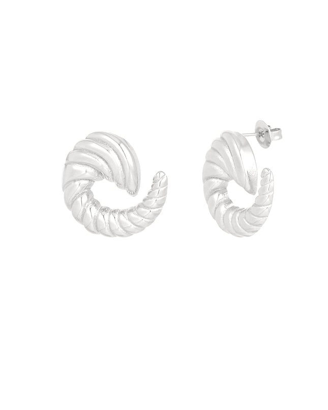 klassieke gedraaide oorbellen