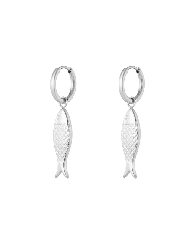 fish charm oorbellen