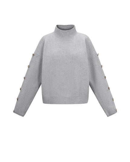 Trui met knopen op de mouwen