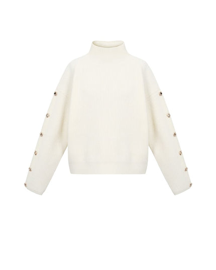 Trui met knopen op de mouwen